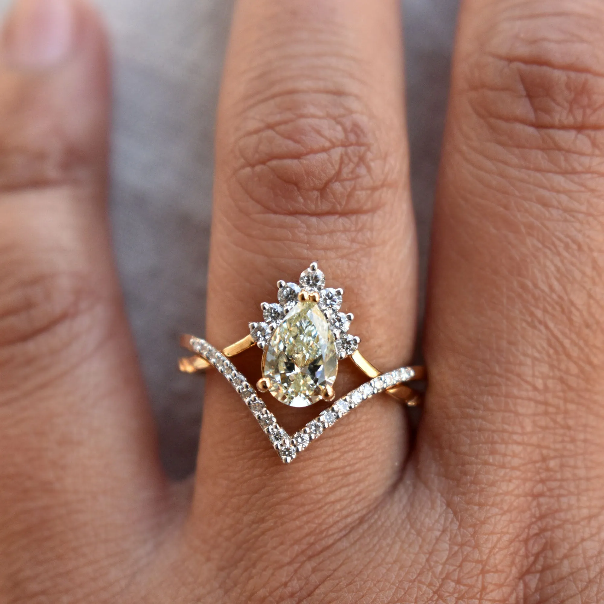 1 Carat Pear Diamond Crossover Bridal Wedding Ring Set