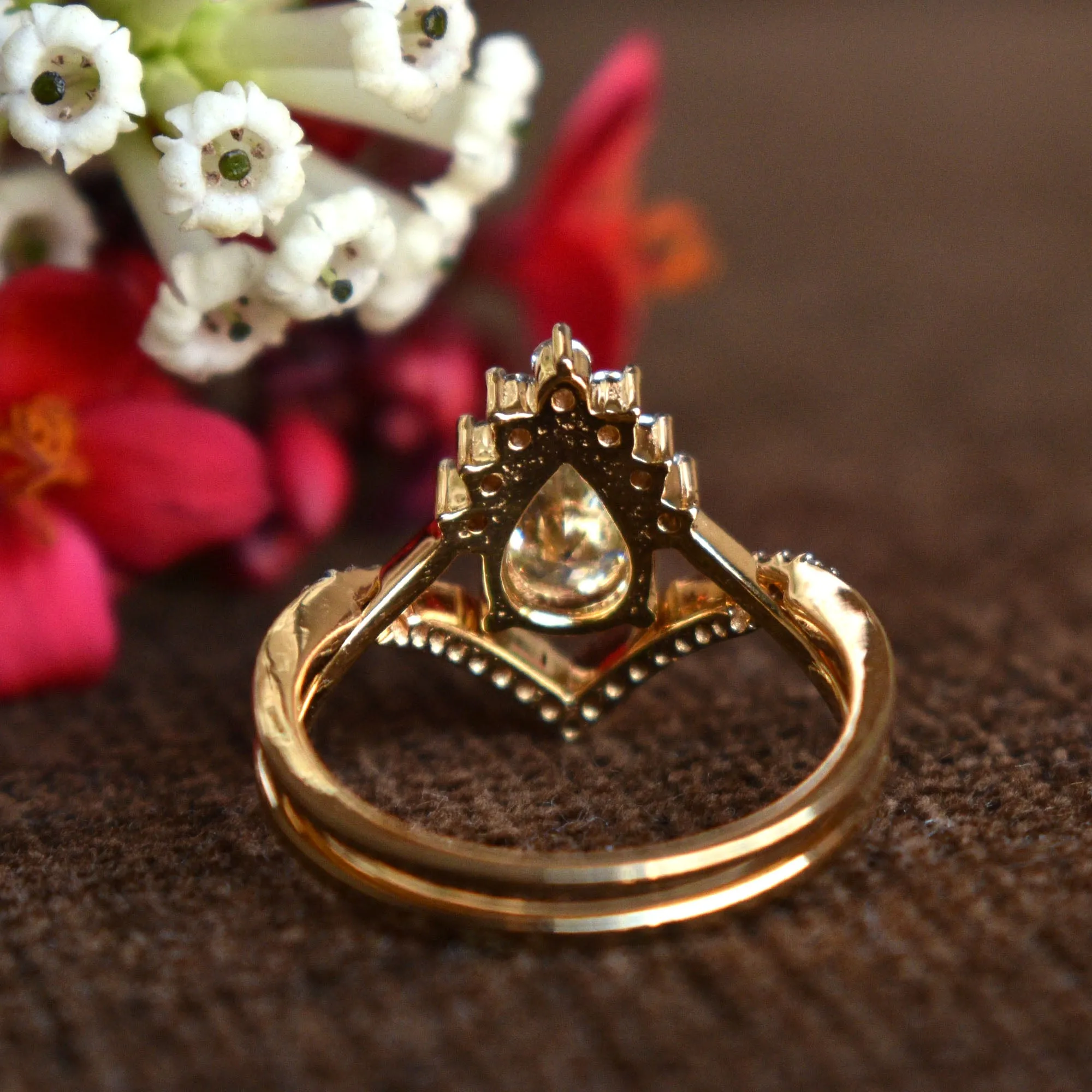 1 Carat Pear Diamond Crossover Bridal Wedding Ring Set