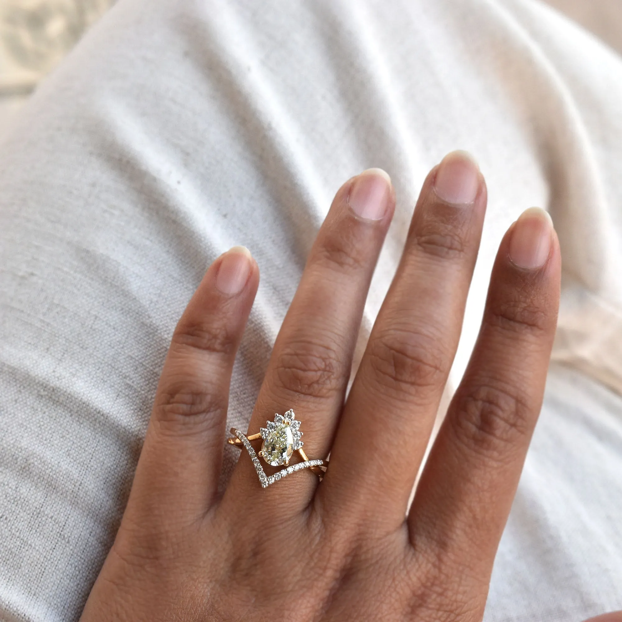 1 Carat Pear Diamond Crossover Bridal Wedding Ring Set