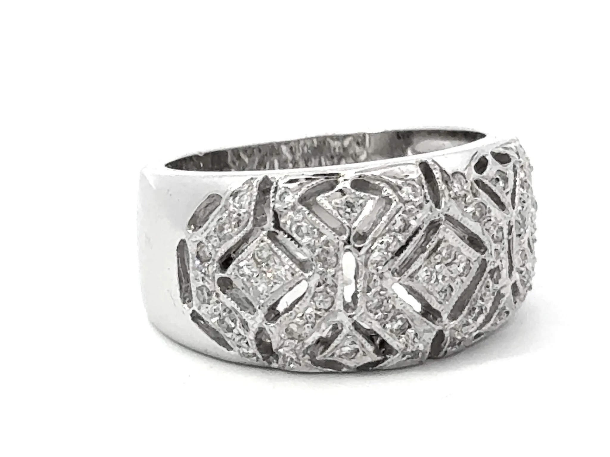 14k White Gold Concave Band Diamond Ring