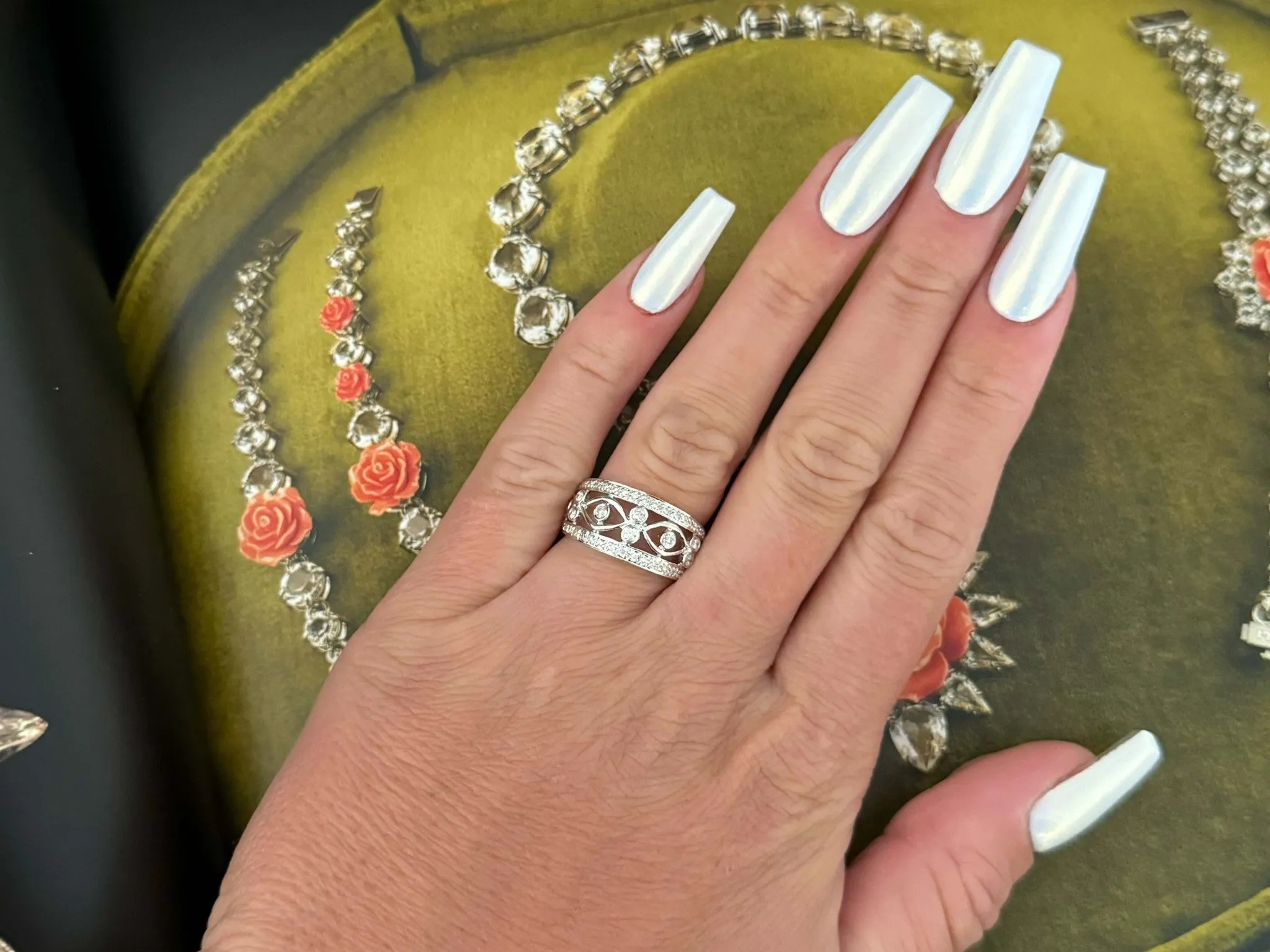 14k White Gold Cutout Diamond Band Ring