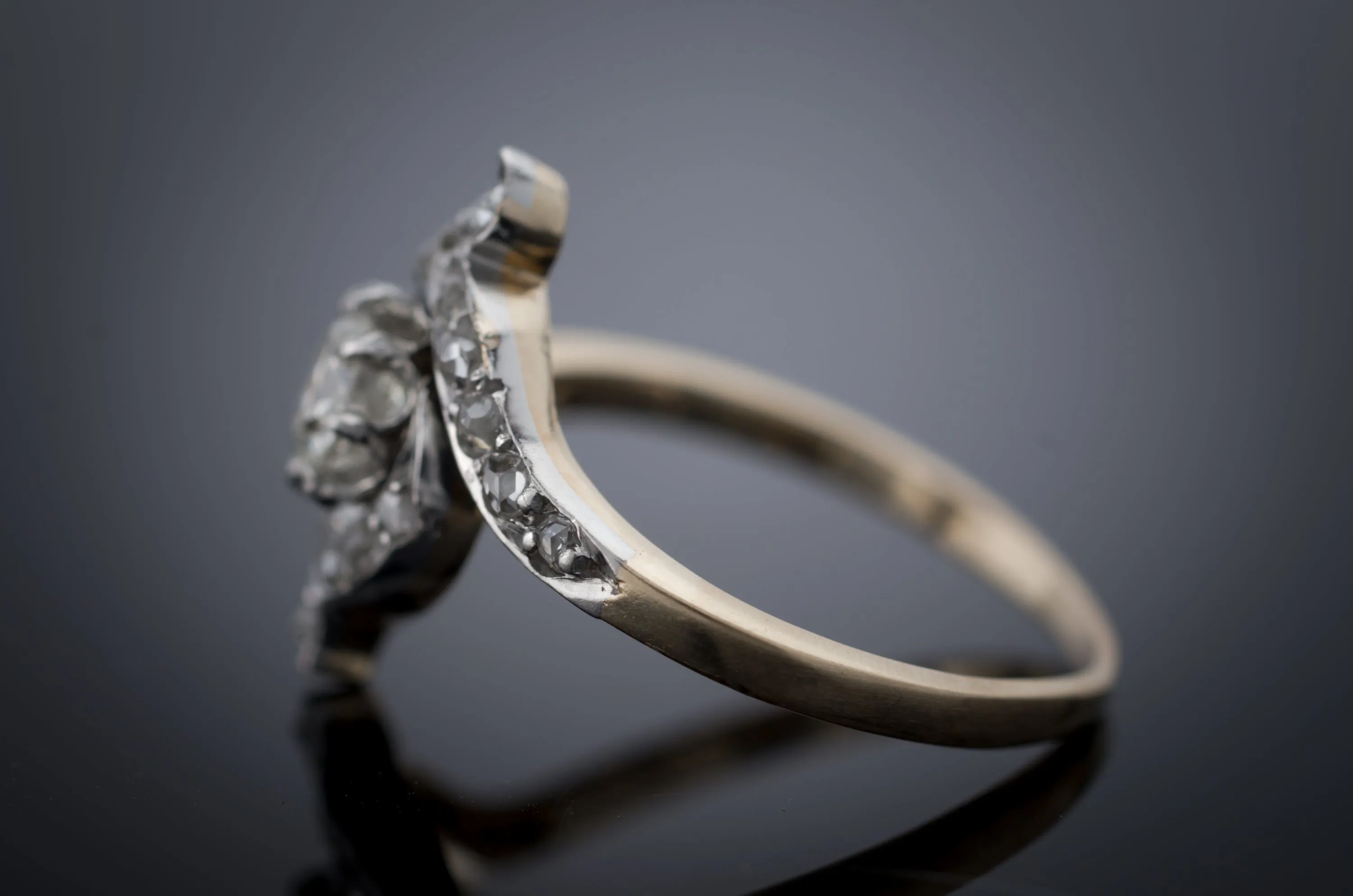 ANTIQUE ROSE CUT AND OEC SWIRL RING