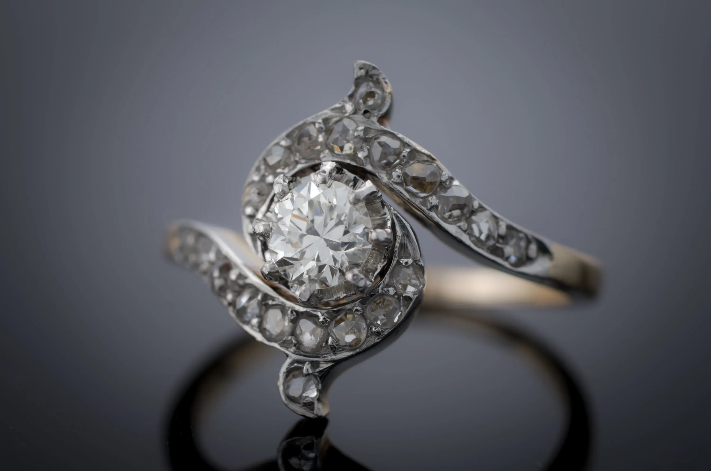 ANTIQUE ROSE CUT AND OEC SWIRL RING