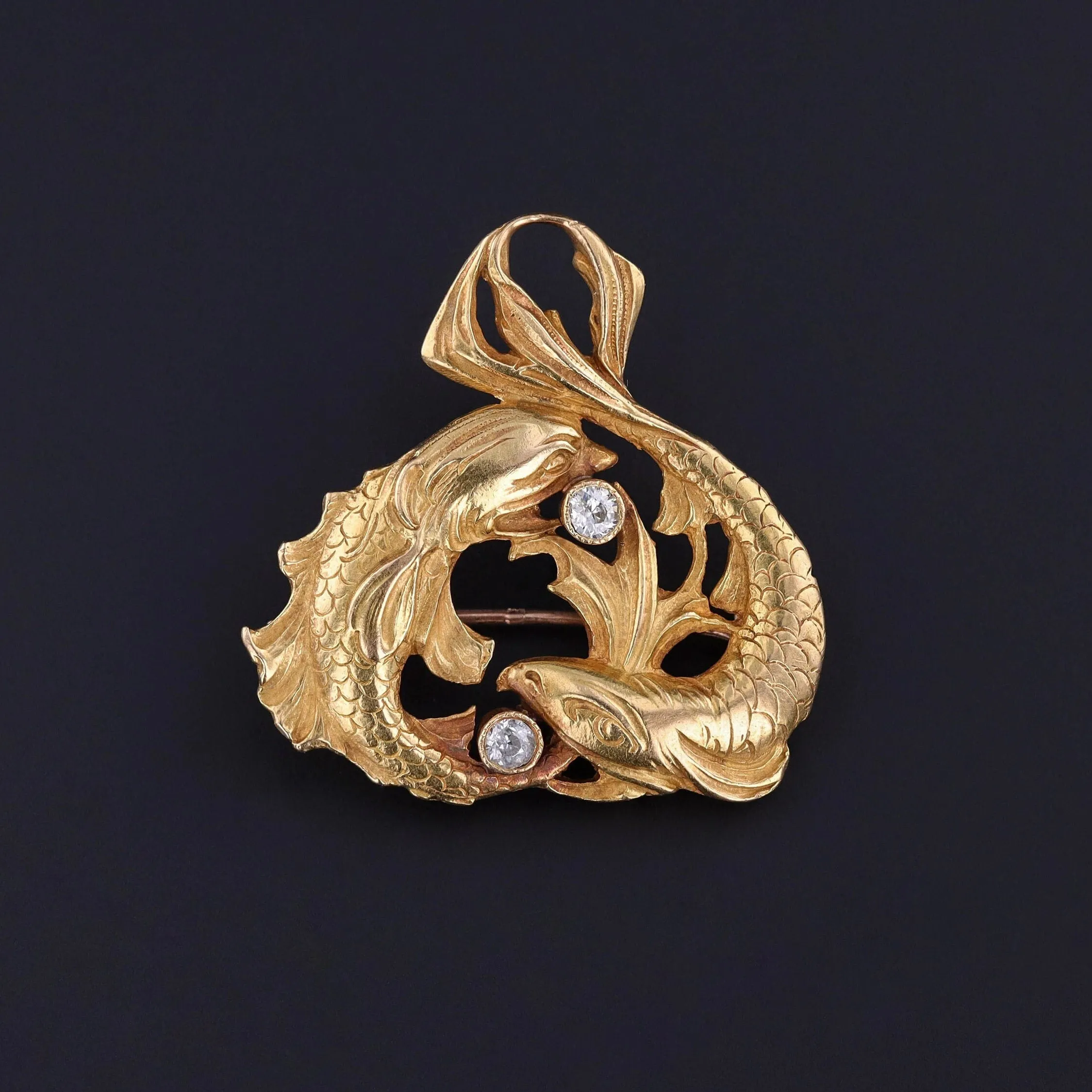 Art Nouveau Pisces Fish Brooch of 18k Gold