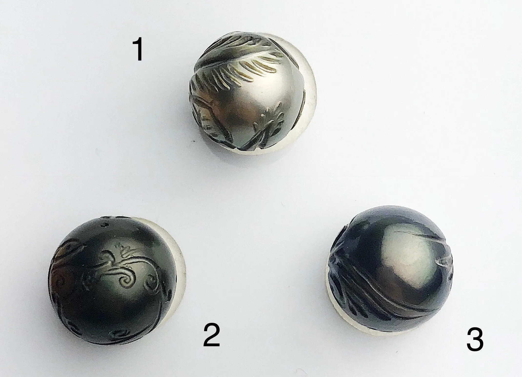 Carved Tattoo Tahitian Pearl 12-13mm (379)