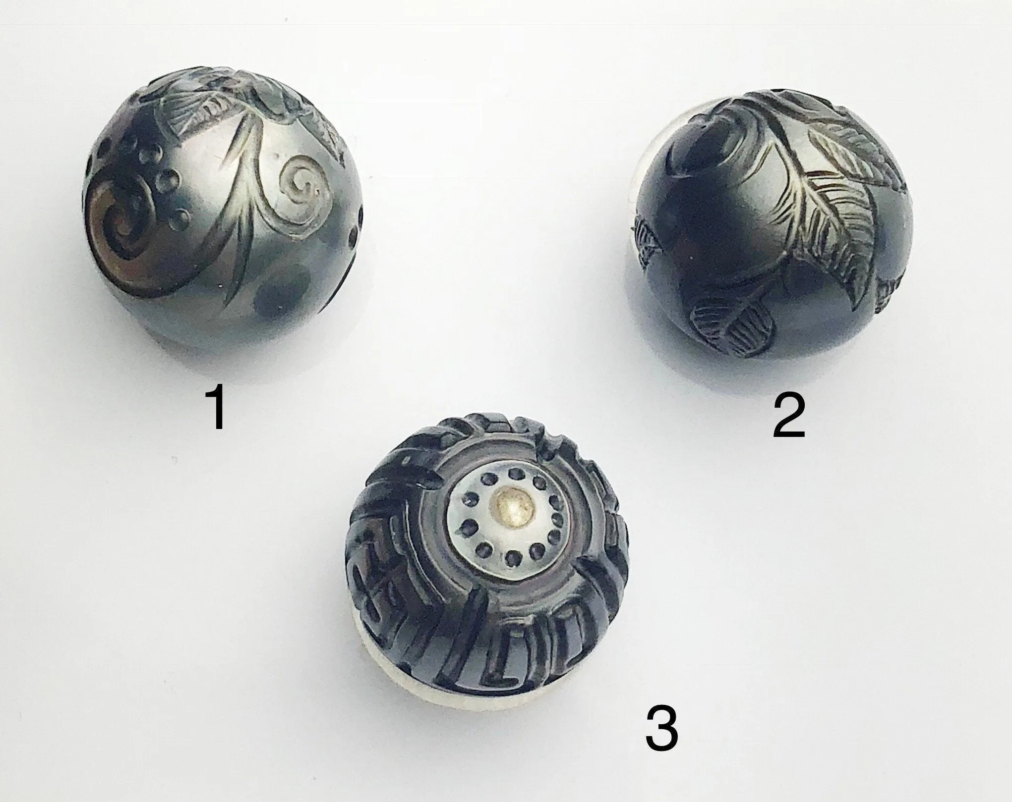Carved Tattoo Tahitian Pearl 14-15mm (307)