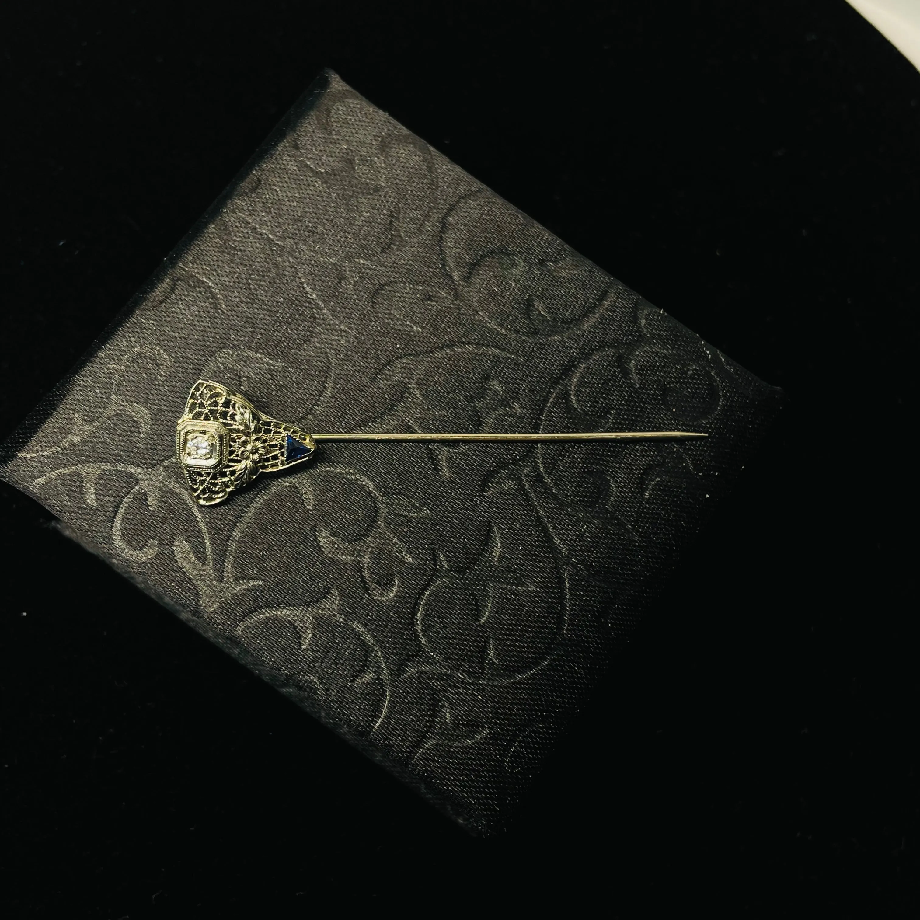 Charming 14K White Gold Filigree Stick Pin
