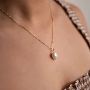 Classic pearl necklace