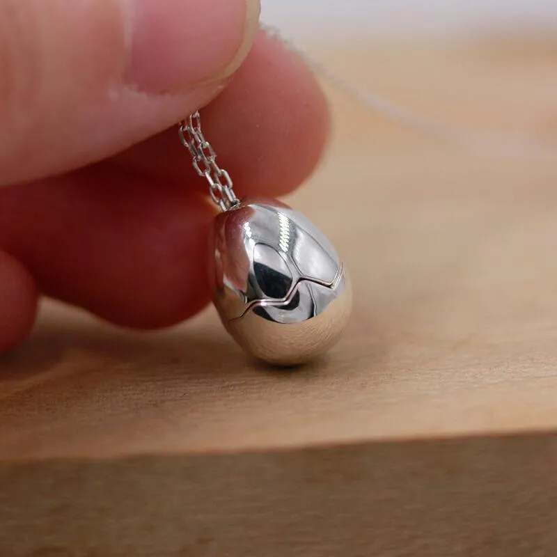 Eggshell Broken Pearl Skull Silver Pendant Necklace