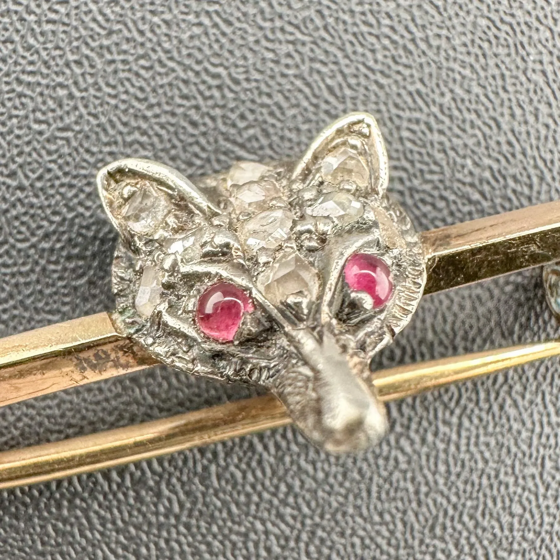 Estate 14K Y Gold Victorian 0.04cttw H-I/SI1 Diamond & 0.02cttw Garnet Fox Pin
