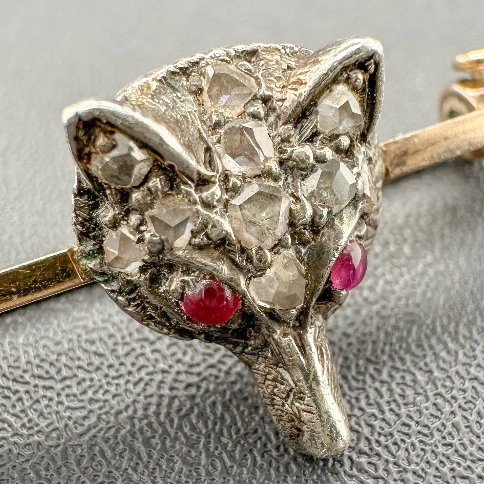 Estate 14K Y Gold Victorian 0.04cttw H-I/SI1 Diamond & 0.02cttw Garnet Fox Pin