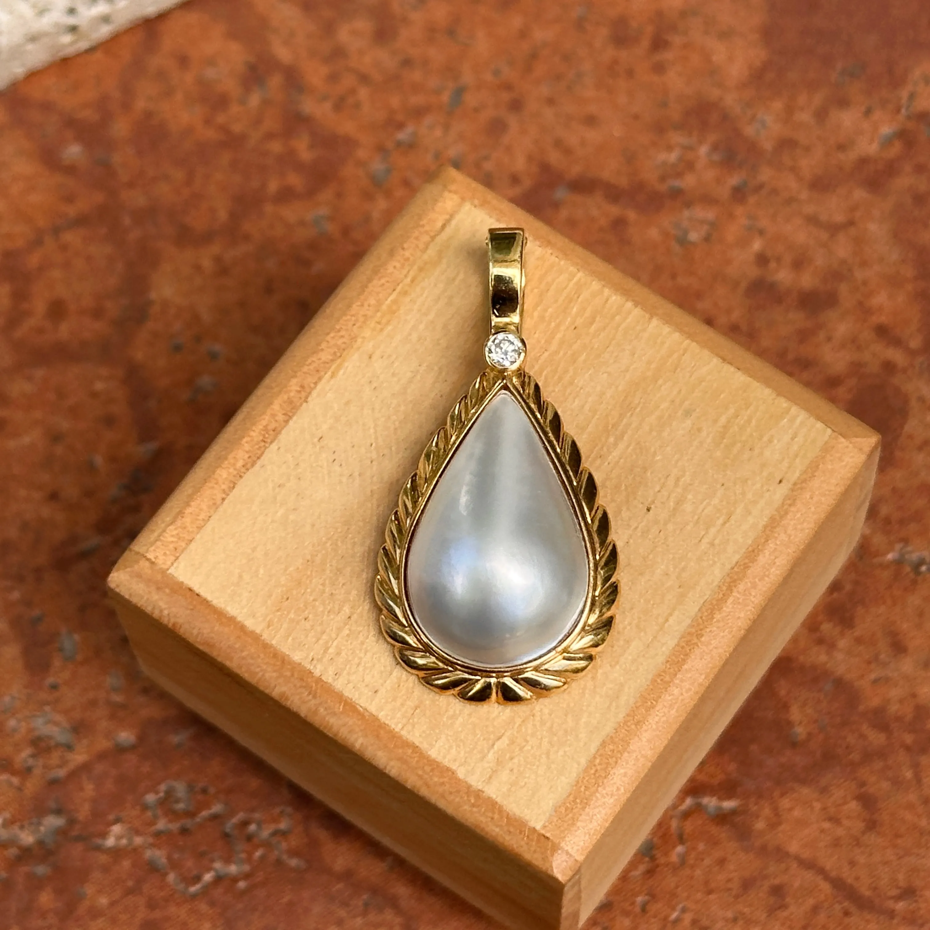Estate 14KT Yellow Gold Pear Mabe Blister Pearl   Diamond Omega Enhancer Pendant