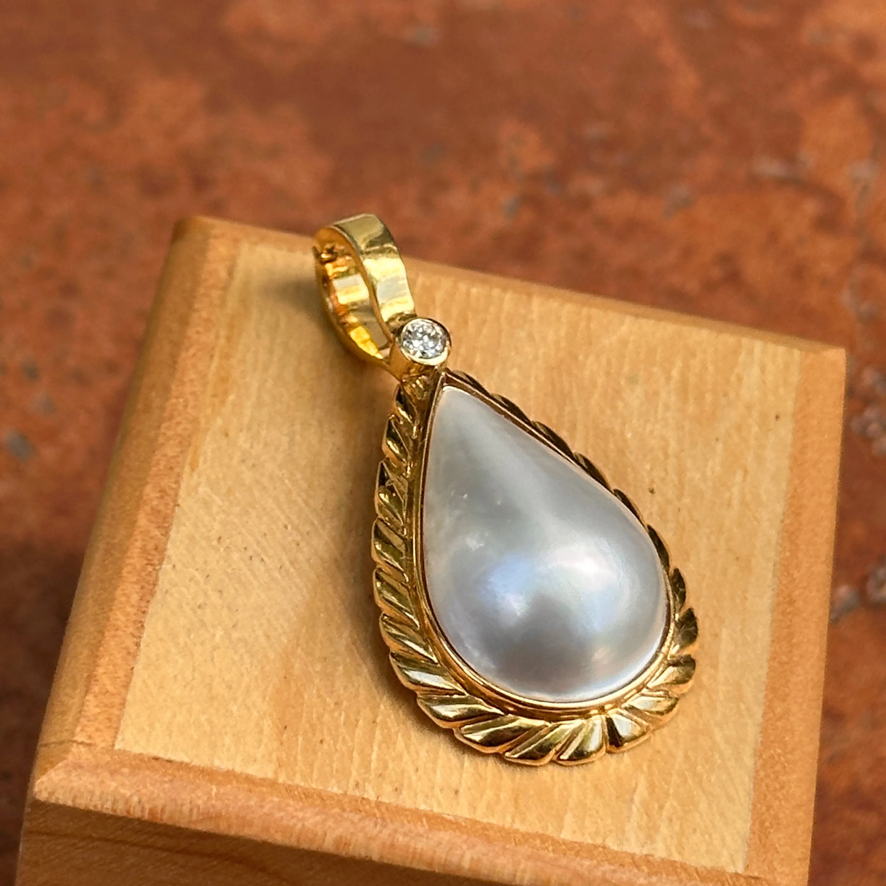 Estate 14KT Yellow Gold Pear Mabe Blister Pearl   Diamond Omega Enhancer Pendant