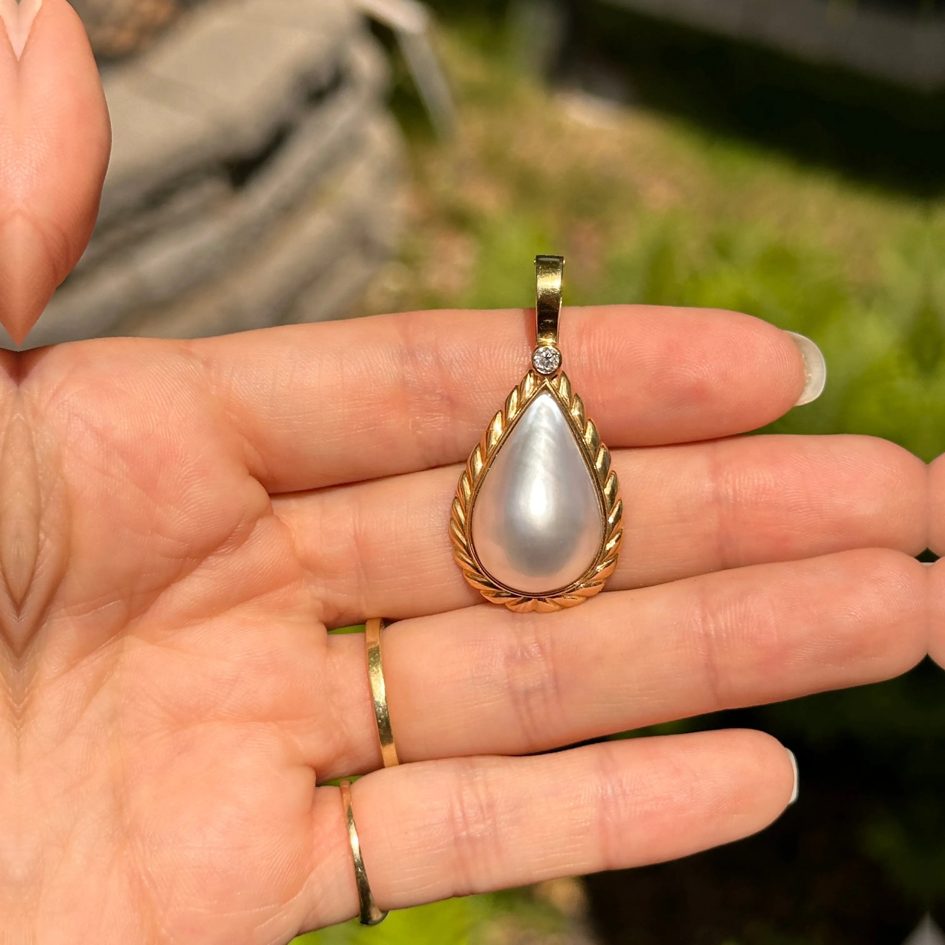 Estate 14KT Yellow Gold Pear Mabe Blister Pearl   Diamond Omega Enhancer Pendant