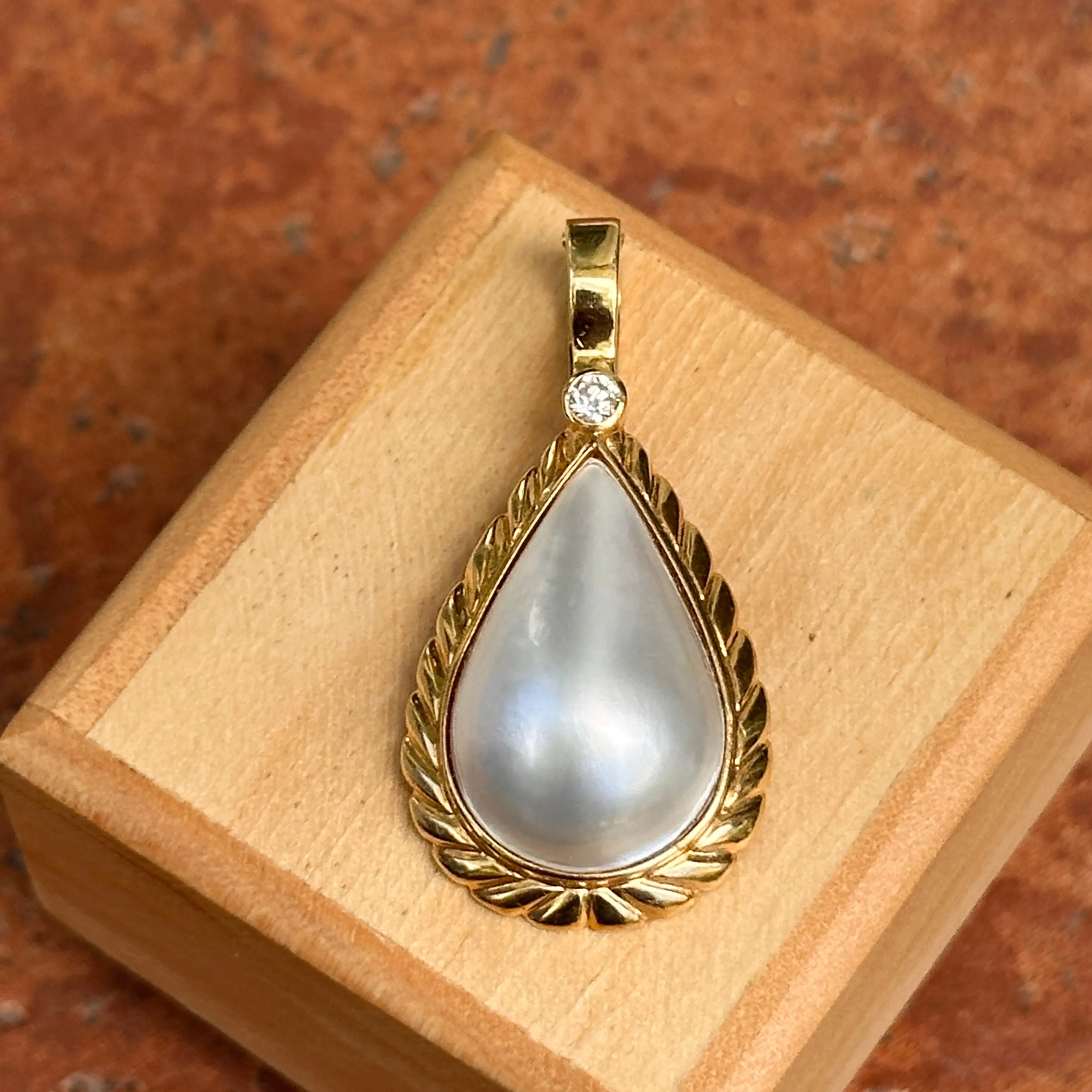 Estate 14KT Yellow Gold Pear Mabe Blister Pearl   Diamond Omega Enhancer Pendant