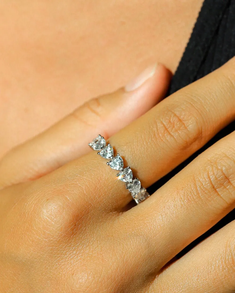 HEART CUT BAND RING.