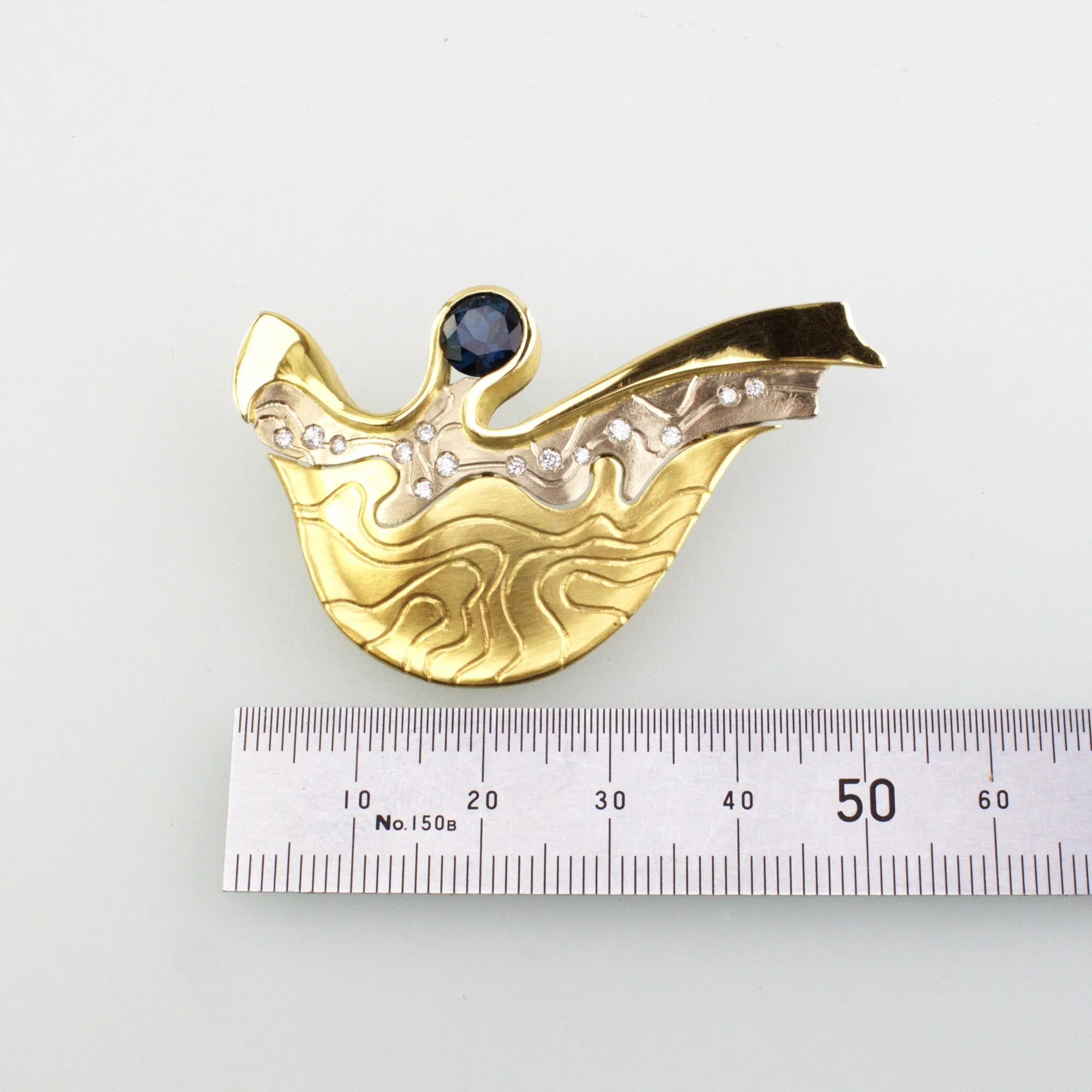 'LANDSCAPE CONTOURS' handcrafted 750 (18kt) yellow & white gold pendant/brooch combination, blue sapphire & diamonds