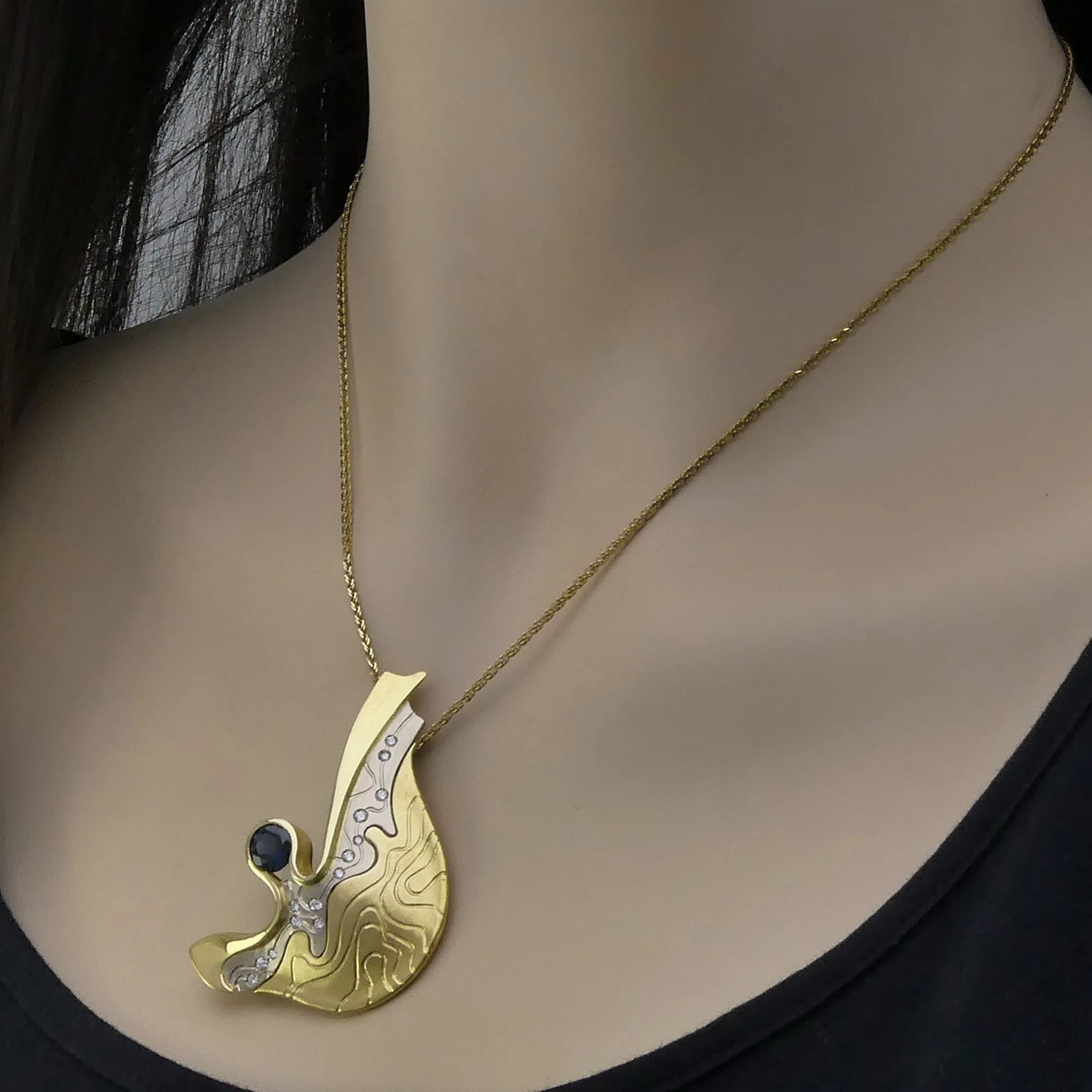 'LANDSCAPE CONTOURS' handcrafted 750 (18kt) yellow & white gold pendant/brooch combination, blue sapphire & diamonds