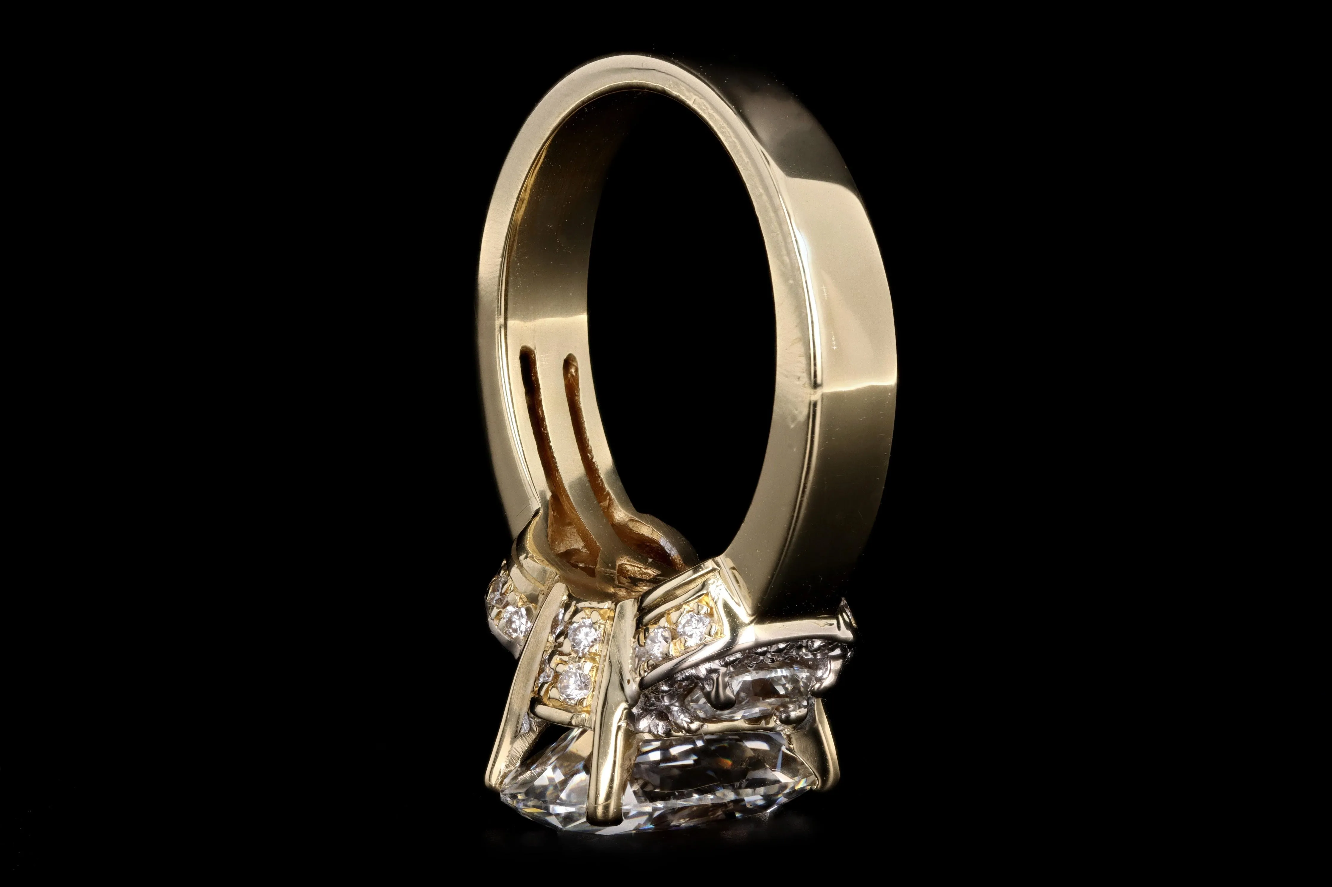 Modern Gregg Ruth 3.27 Carat Oval Diamond Engagement Ring GIA Certified