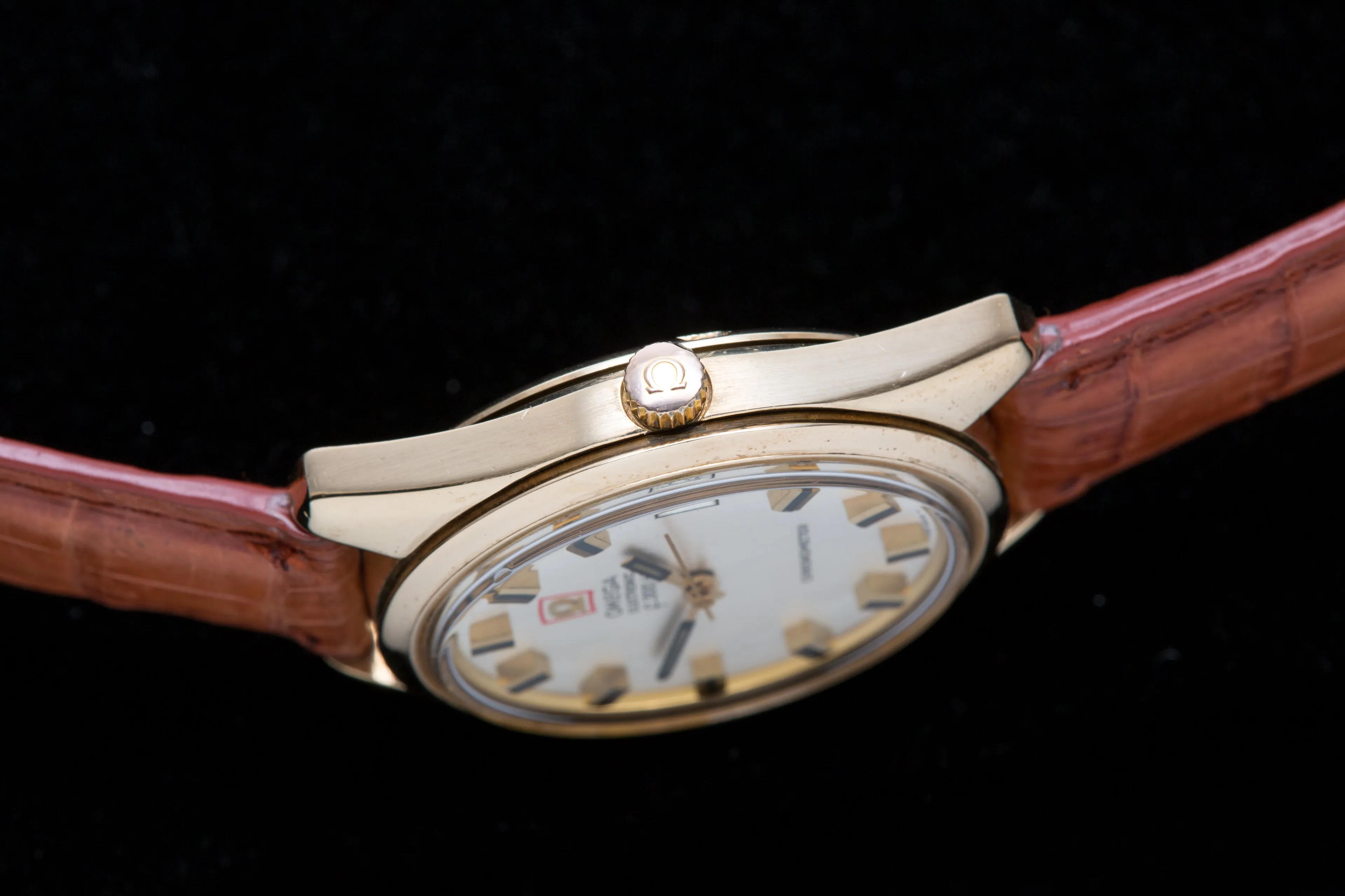 Omega F300 solid gold