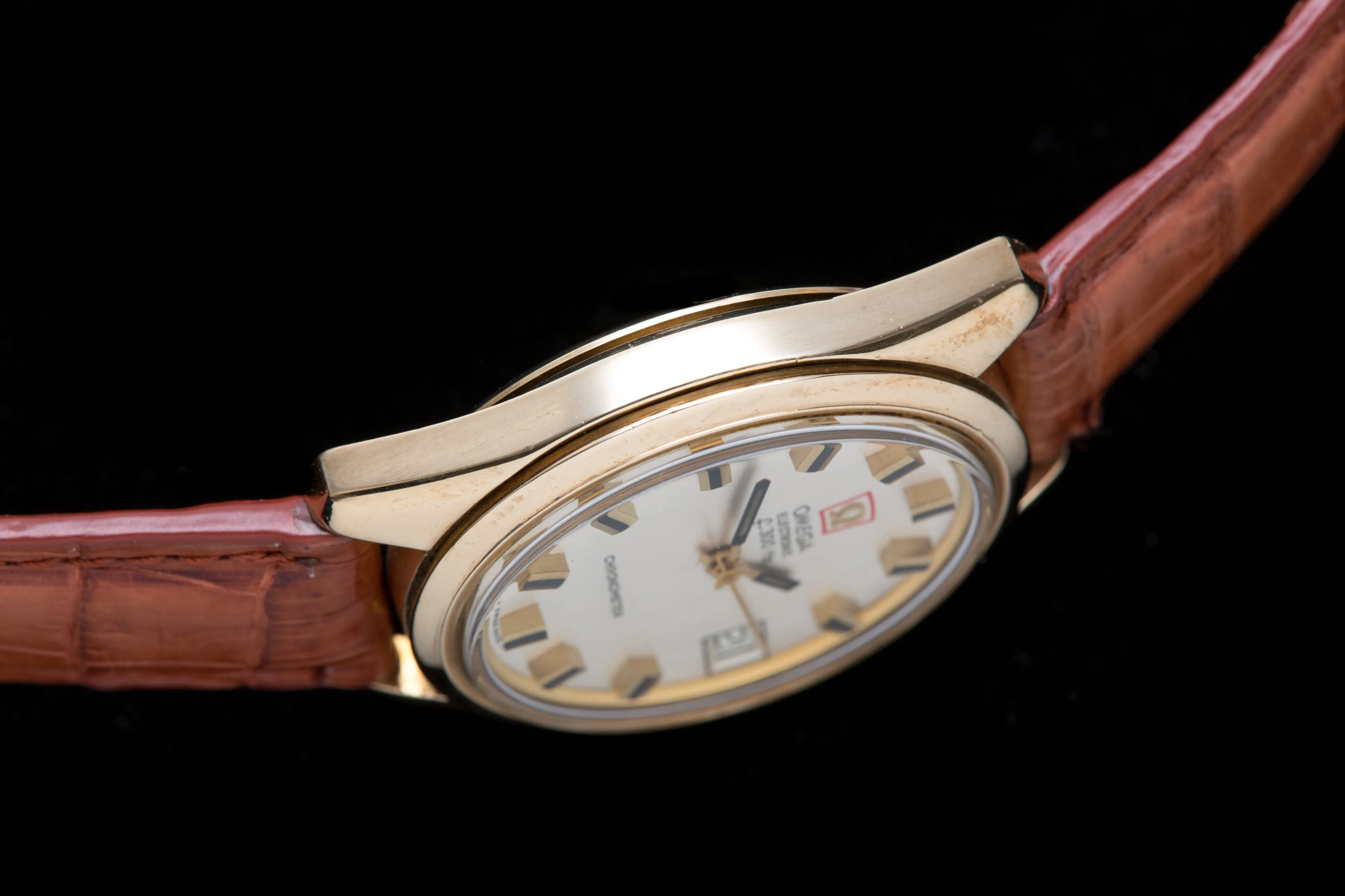 Omega F300 solid gold