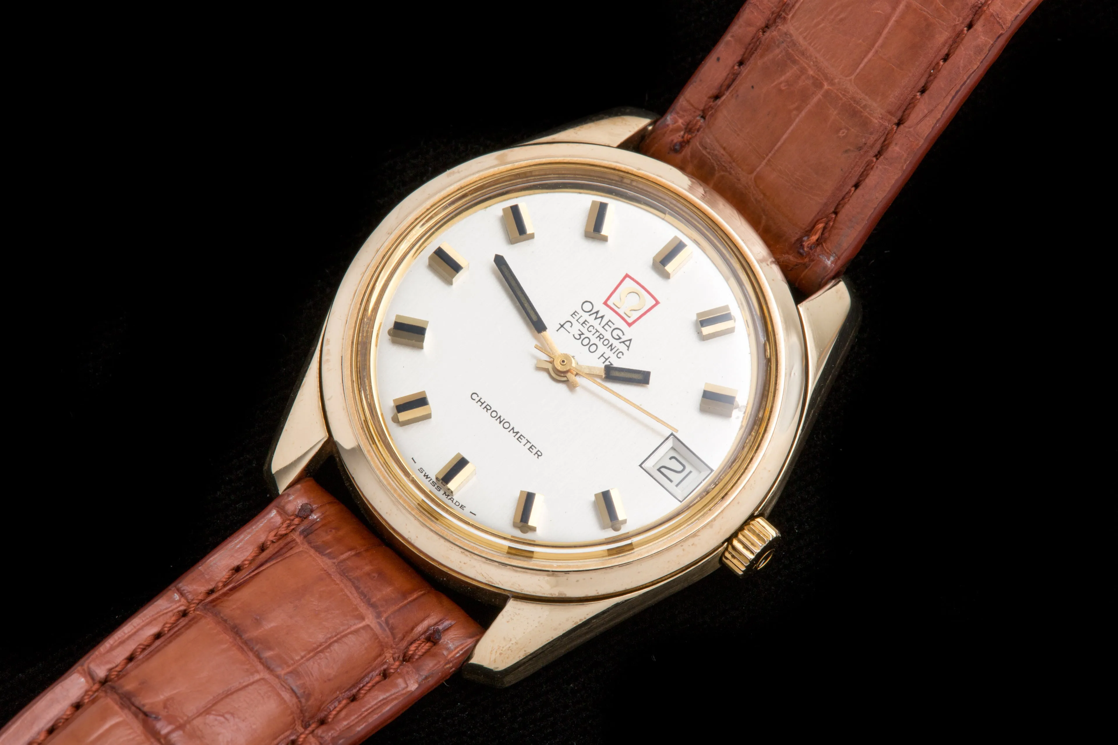Omega F300 solid gold