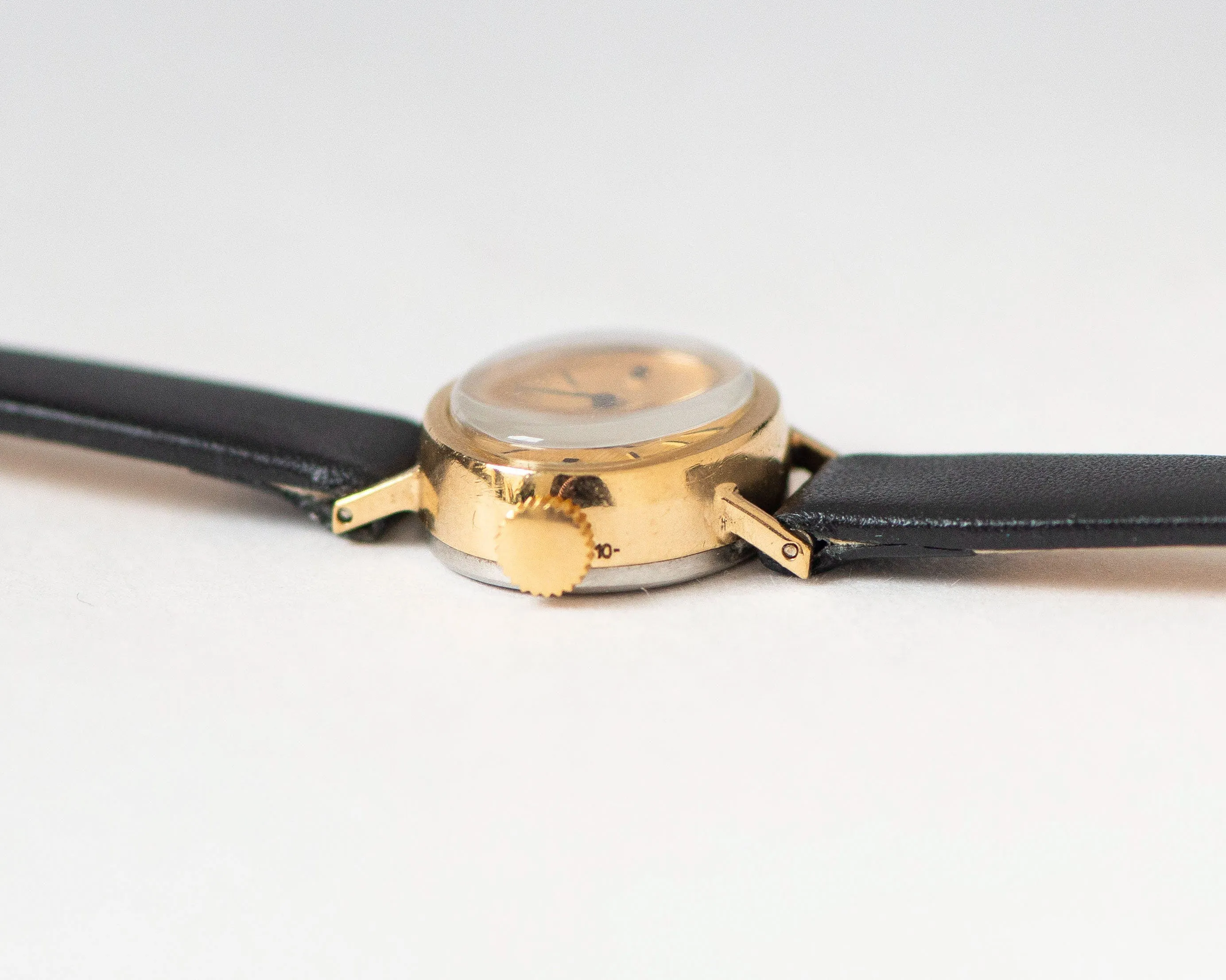 Oval women's watch gold plated retro Sekonda gift, lady wristwatch classic fashion jewelry, minimalist accessory, new luxury leather strap