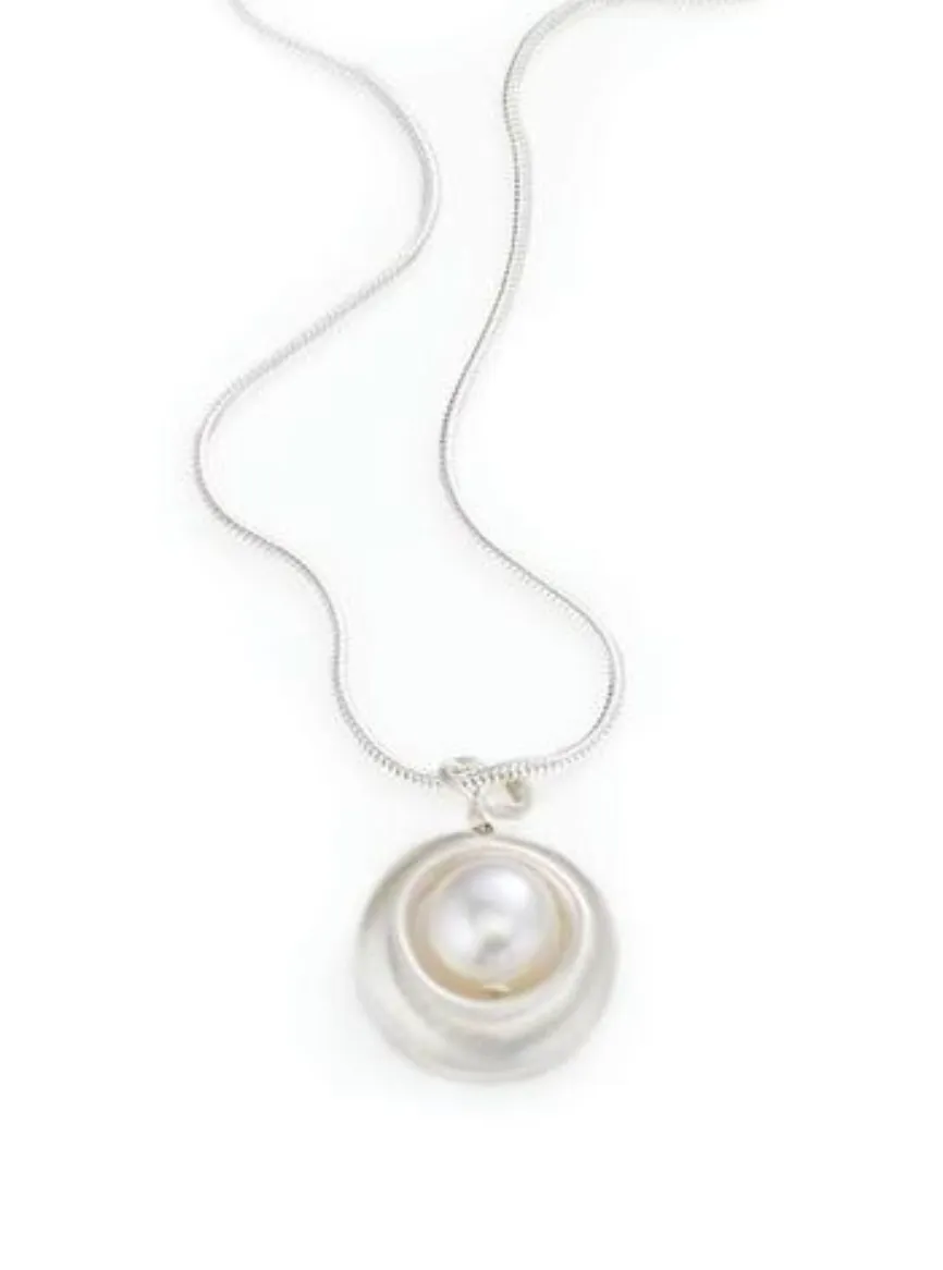 Pearl in Circle Silver Necklace