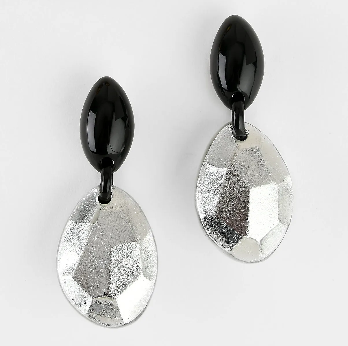 STATEMENT DROP EARRINGS.BLACK/SILVER