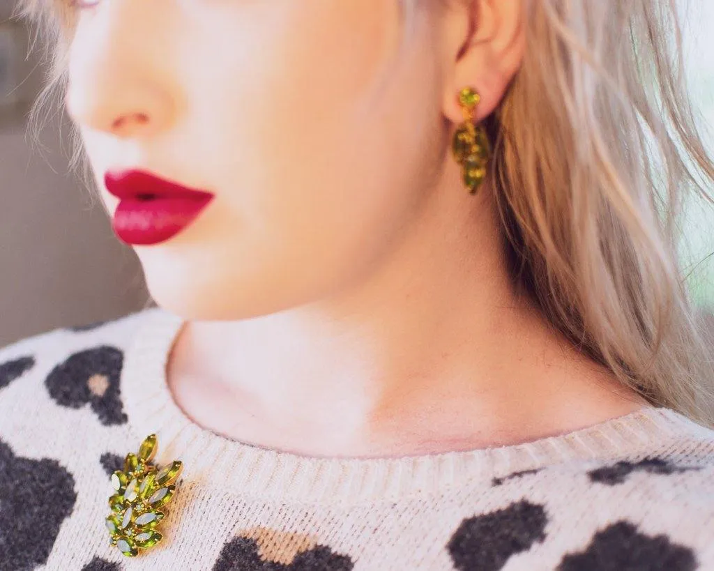 Vintage 1950s chartreuse green rhinestone dangling statement earrings
