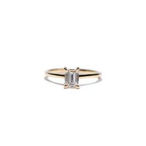 Women's diamond ring